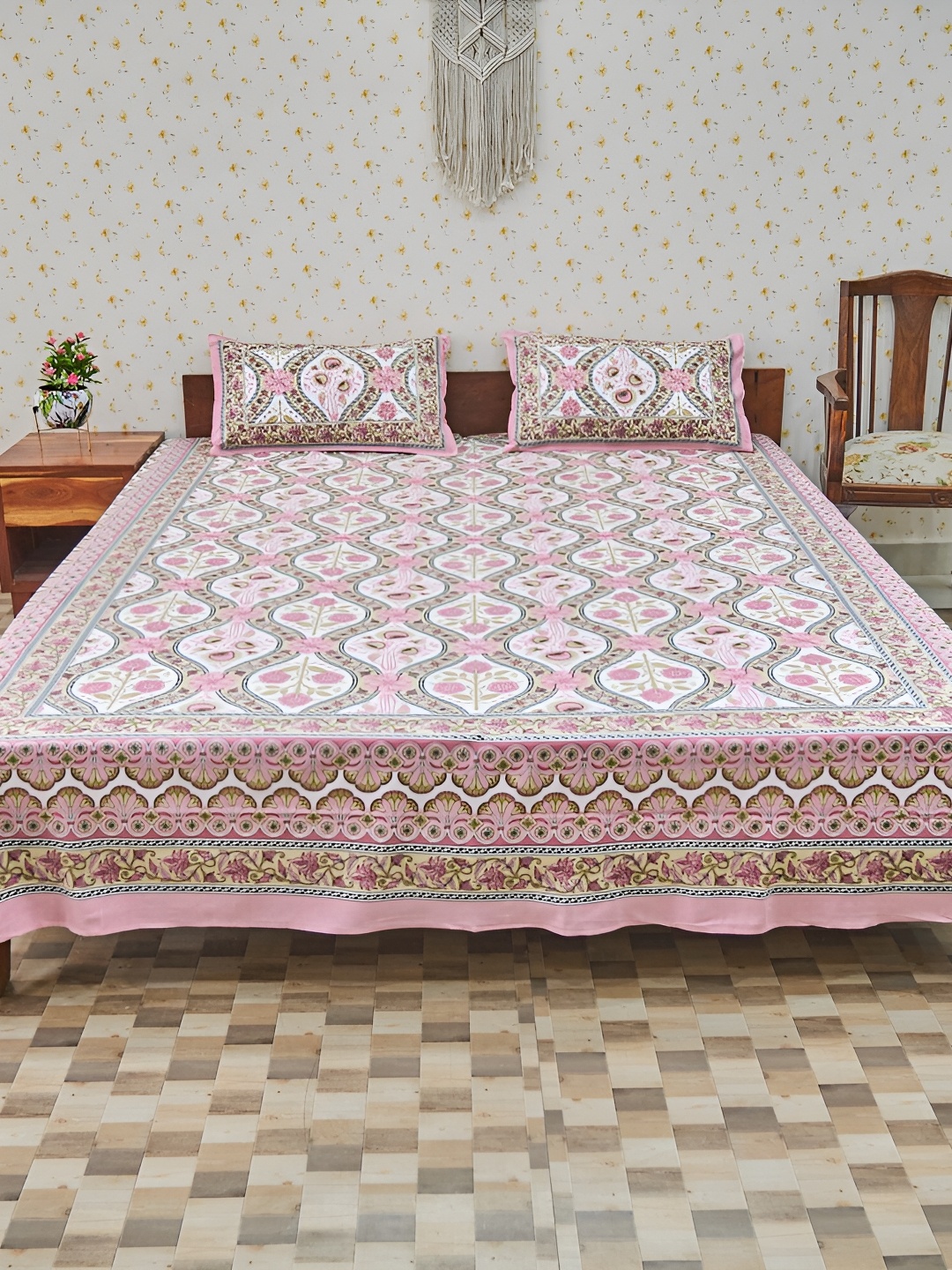 

Ethnic Rajasthan Pink Ethnic Motifs Cotton 140 TC Queen Bedsheet with 2 Pillow Covers