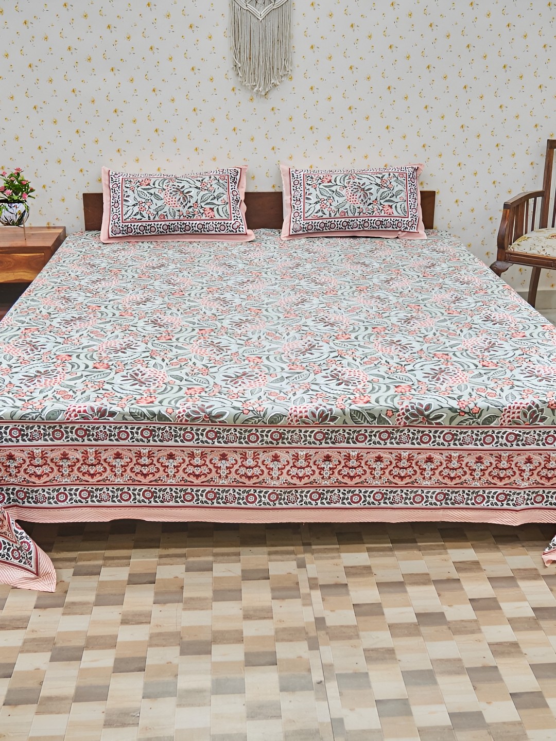 

Ethnic Rajasthan Pink & White Floral Cotton 140 TC Queen Bedsheet with 2 Pillow Covers