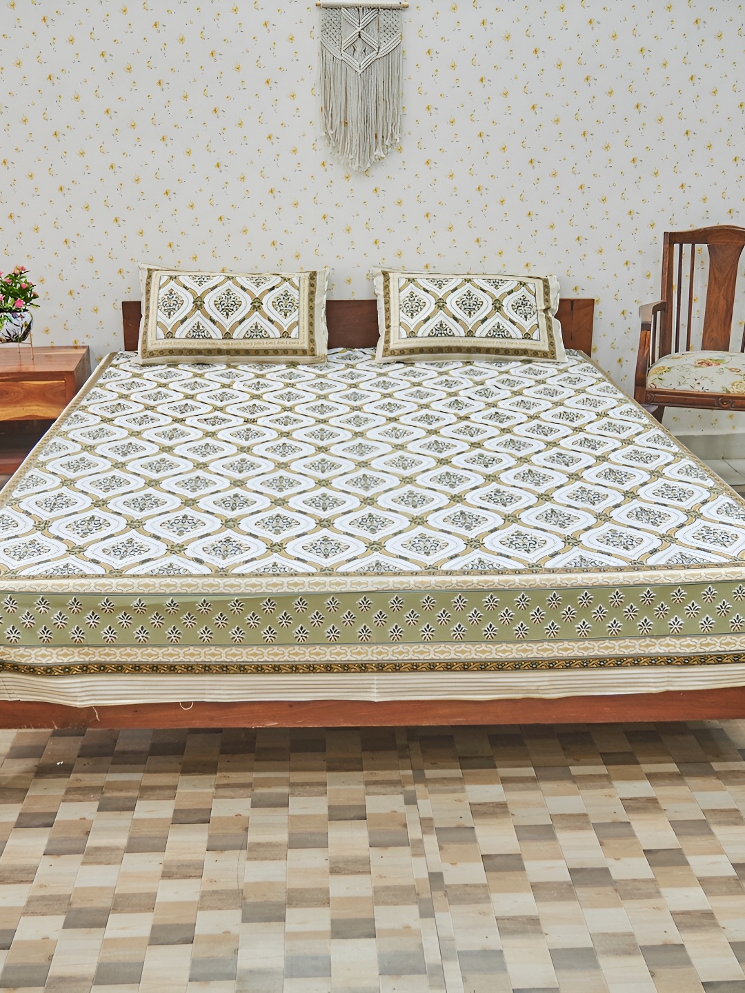 Ethnic Rajasthan Green Ethnic Motifs Cotton 140 TC Queen Bedsheet with 2 Pillow Covers
