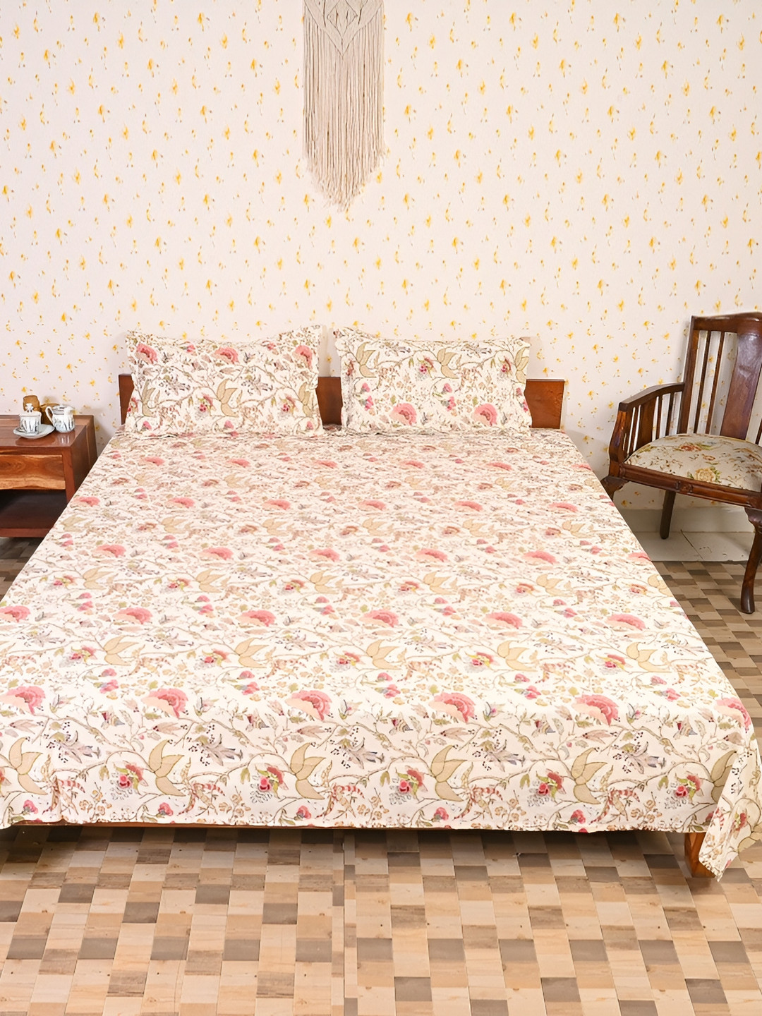 

Ethnic Rajasthan Pink Ethnic Motifs Cotton 140 TC Queen Bedsheet with 2 Pillow Covers