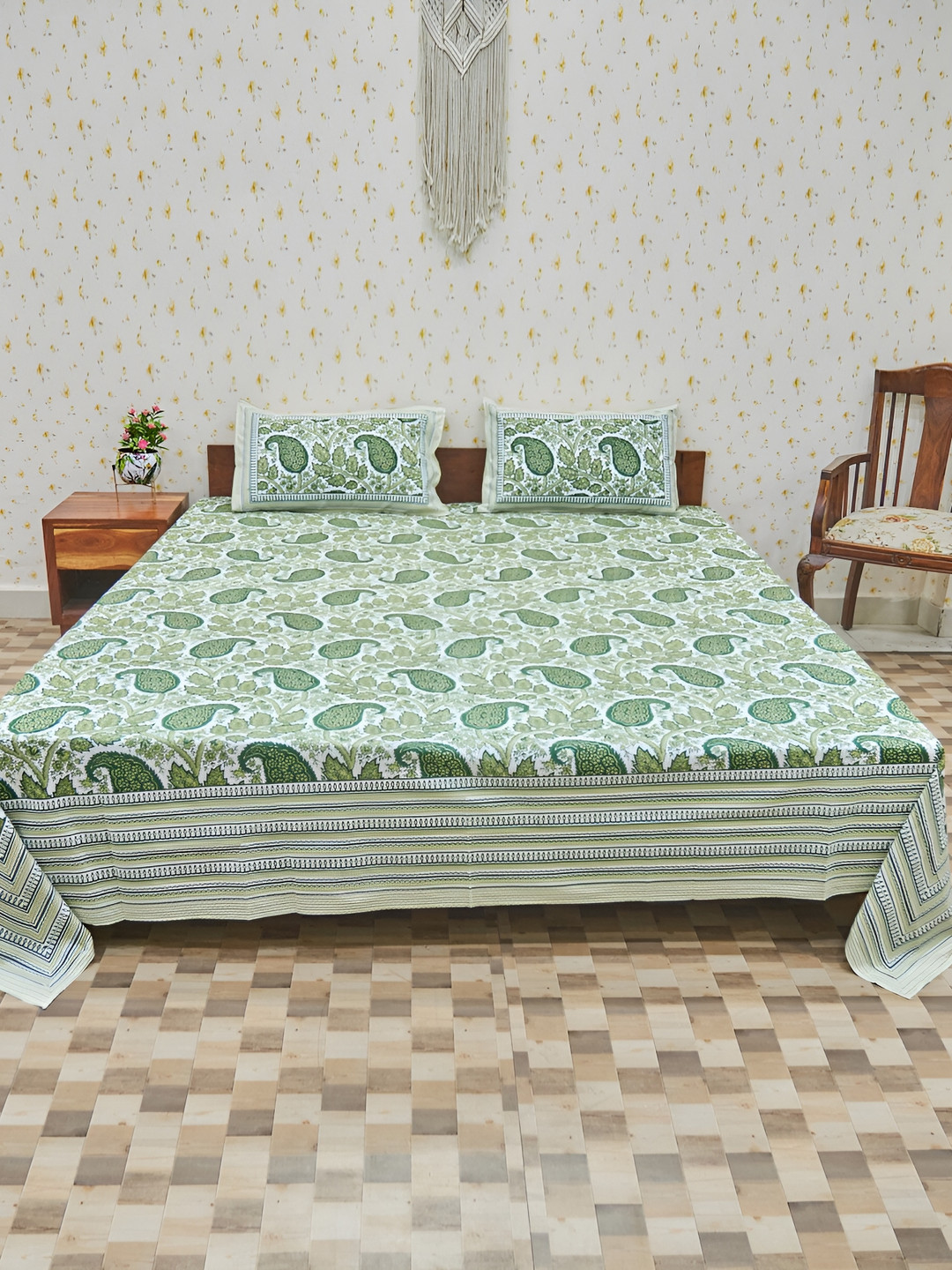 

Ethnic Rajasthan Green Ethnic Motifs Cotton 140 TC Queen Bedsheet with 2 Pillow Covers