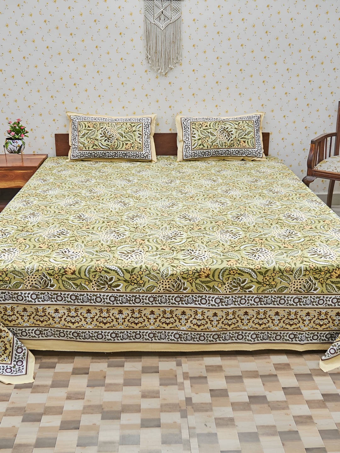 

Ethnic Rajasthan Yellow Ethnic Motifs Cotton 140 TC Queen Bedsheet With 2 Pillow Covers