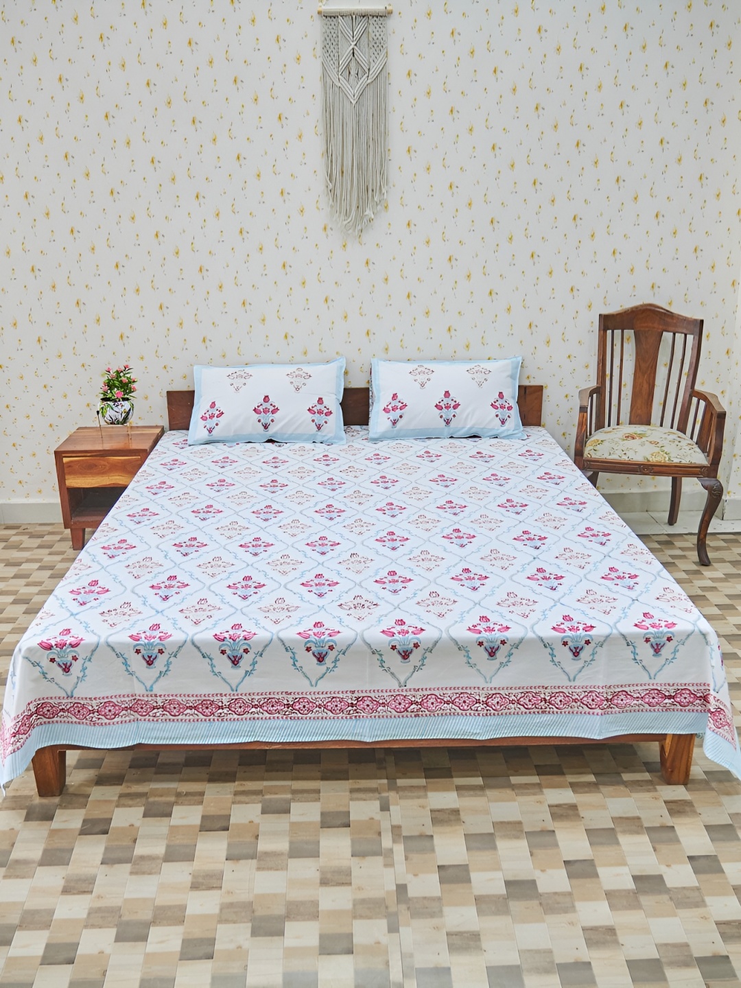 

Ethnic Rajasthan Red Ethnic Motifs Cotton 140 TC Queen Bedsheet With 2 Pillow Covers