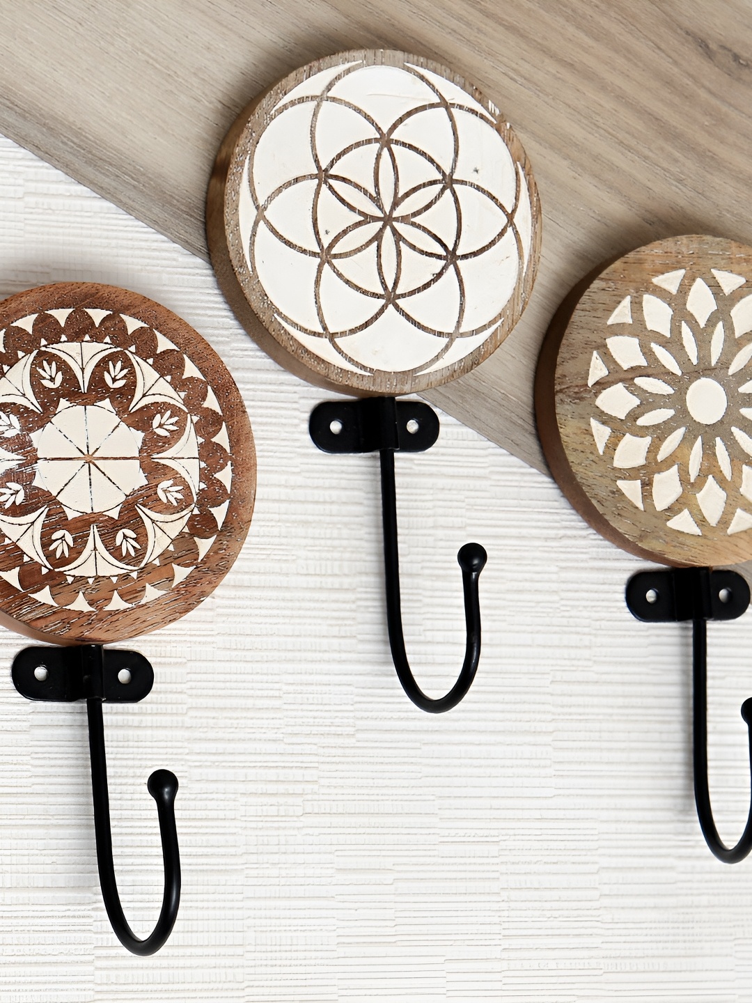 

Indianshelf Brown & White Set of 3 Floral Print Wood Wall Hooks Key Holder
