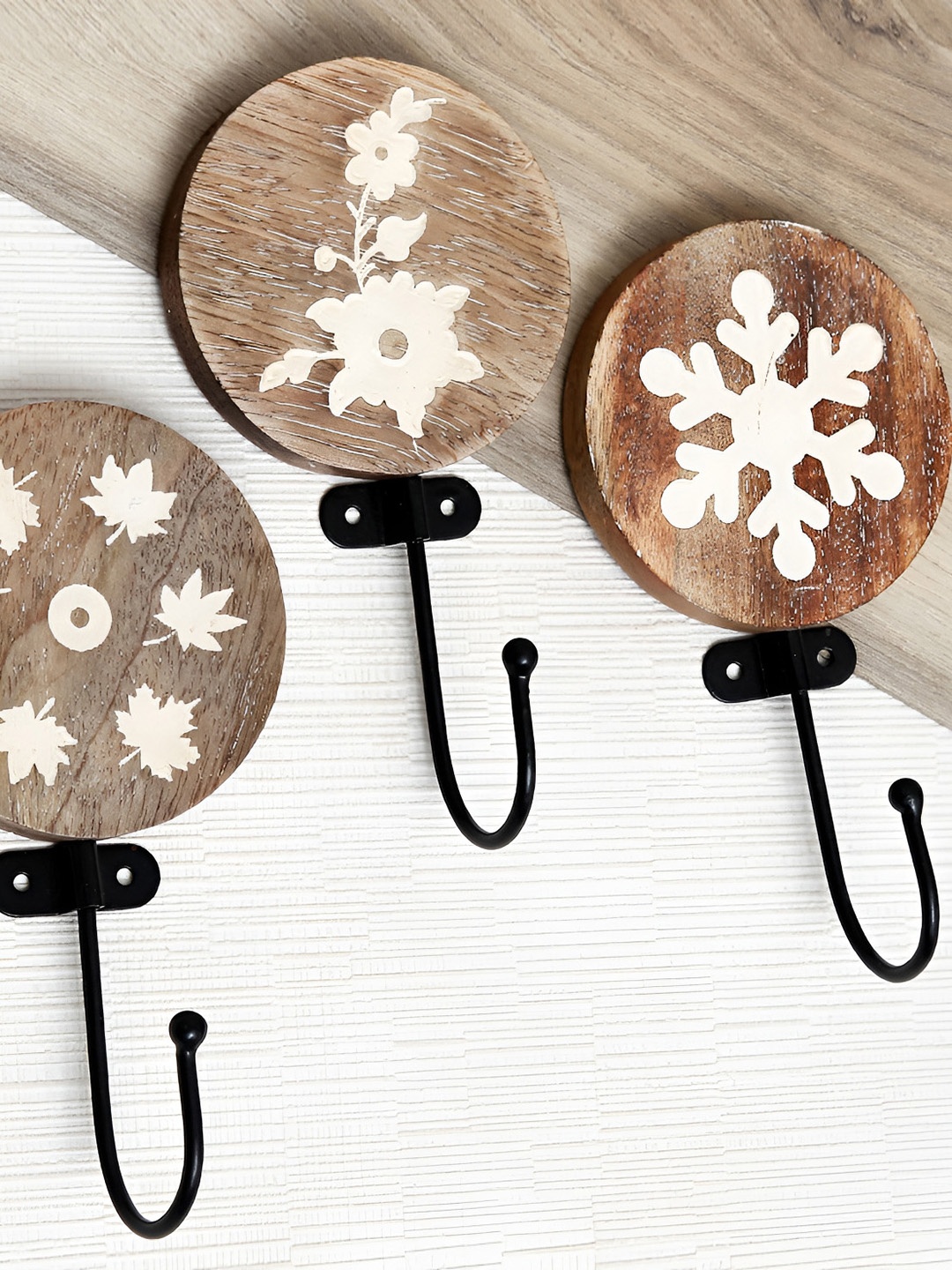 

Indianshelf Brown & White 3 Pieces Printed Wooden Wall Hooks Key Holder