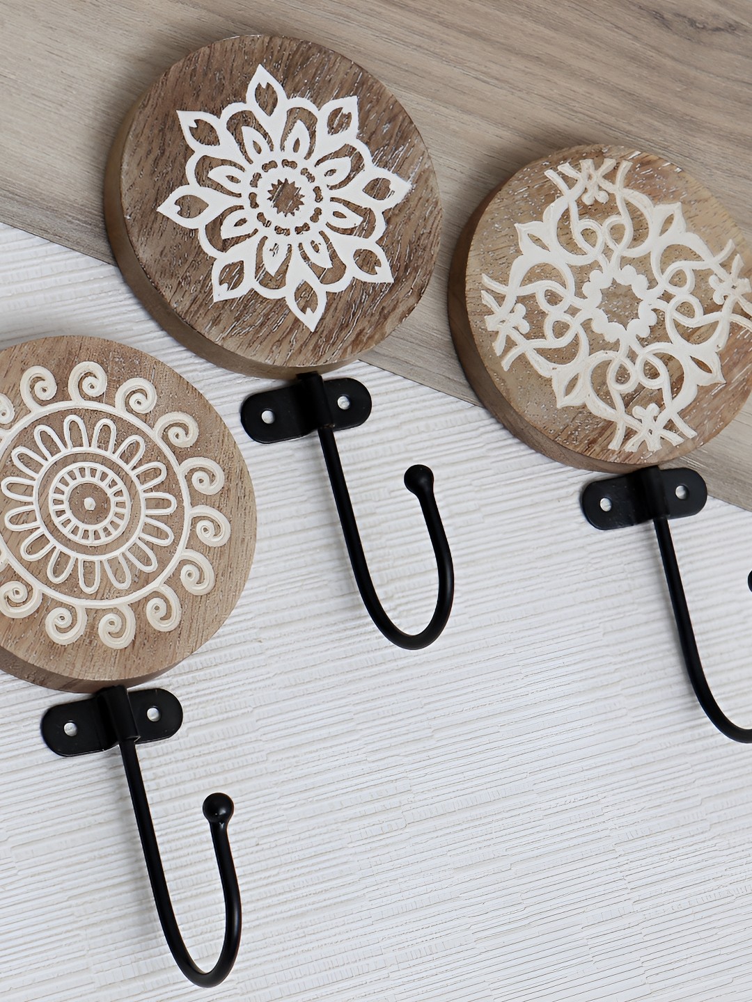 

Indianshelf Brown & White 3 Pieces Floral Printed Wooden Wall Hooks Key Holders