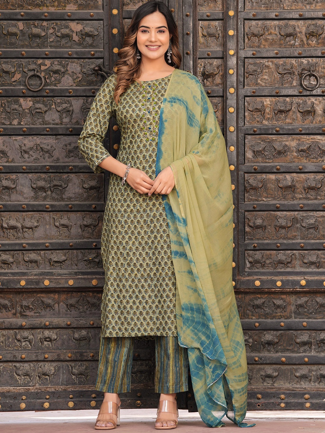 

AAYUMI Floral Printed Regular Sequinned Pure Cotton Kurta With Trousers & Dupatta, Green