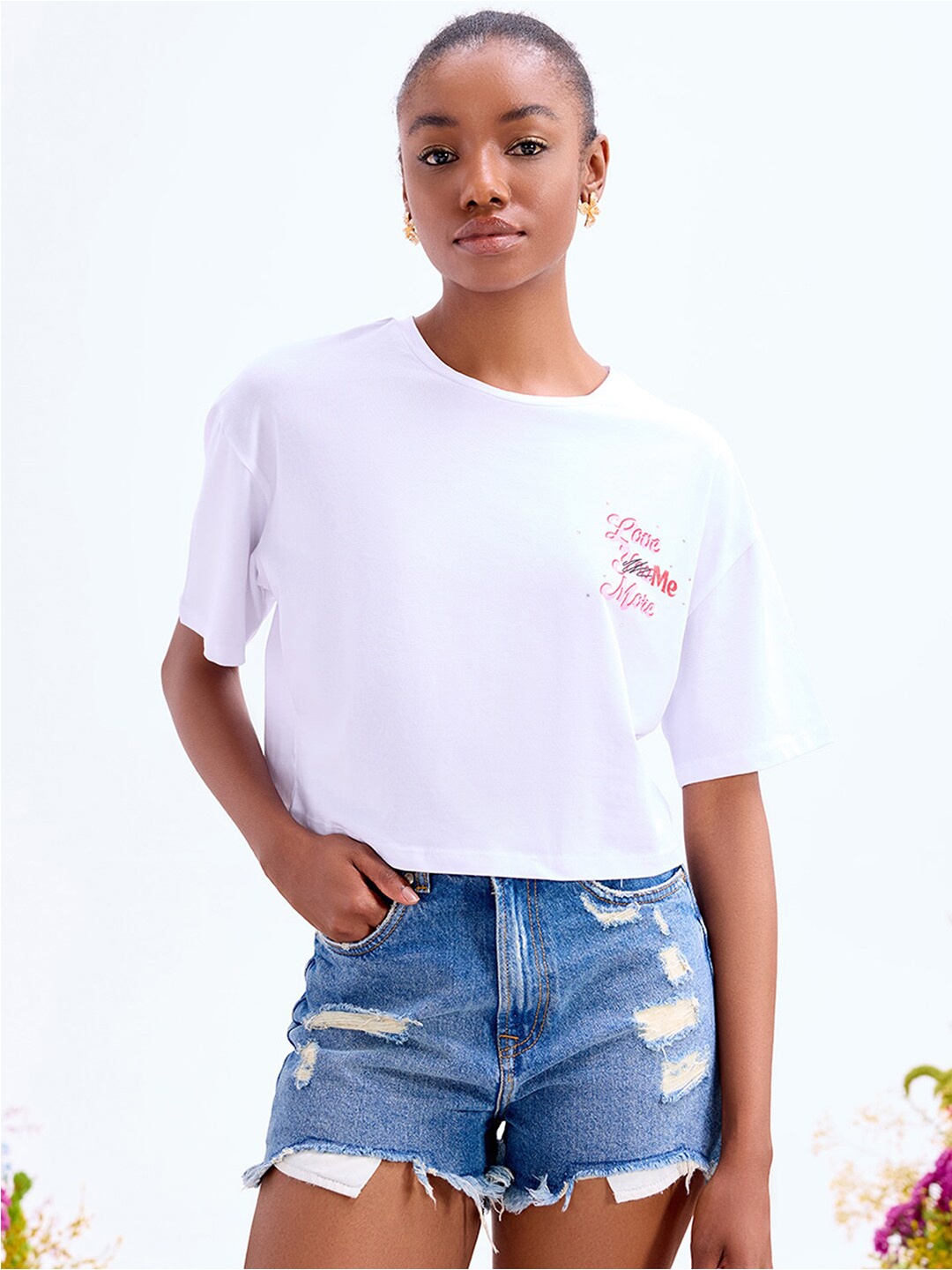 

COVER STORY White Drop-Shoulder Sleeves Boxy Crop T-shirt
