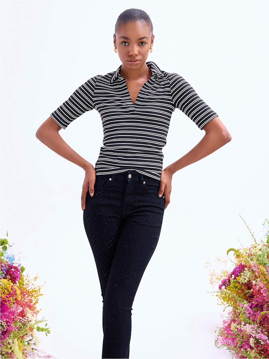 

COVER STORY Black Striped Polo Collar T-shirt