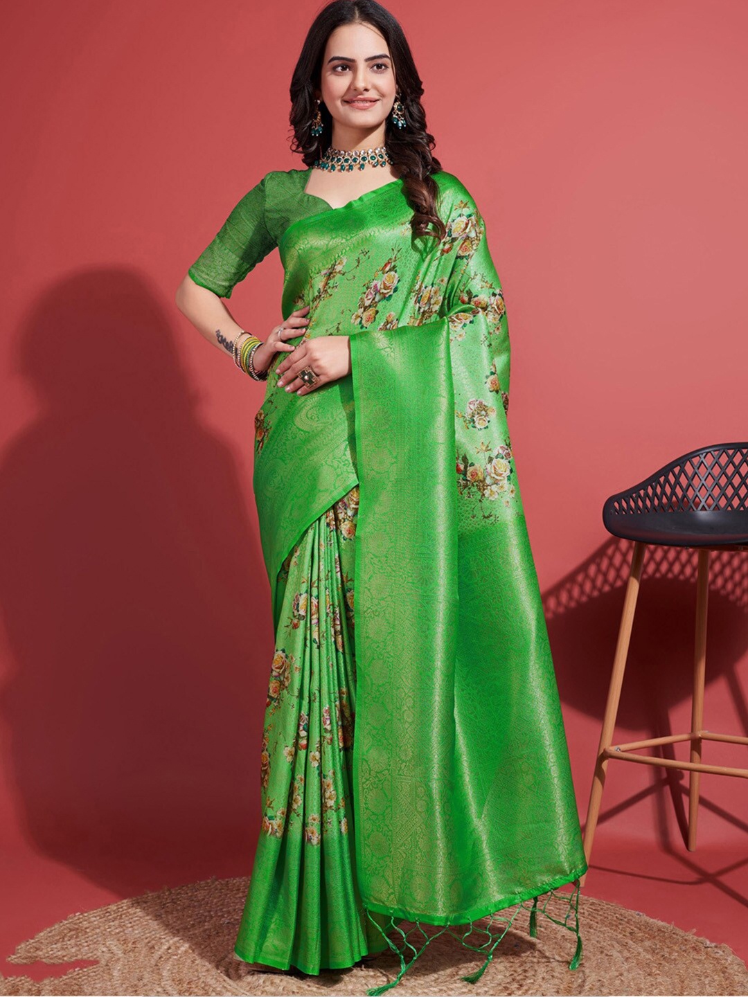 

Mitera Ethnic Motifs Banarasi Zari Saree, Green