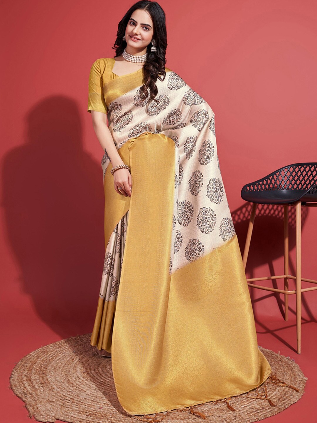 

Mitera Ethnic Motifs Banarasi Zari Saree, Cream