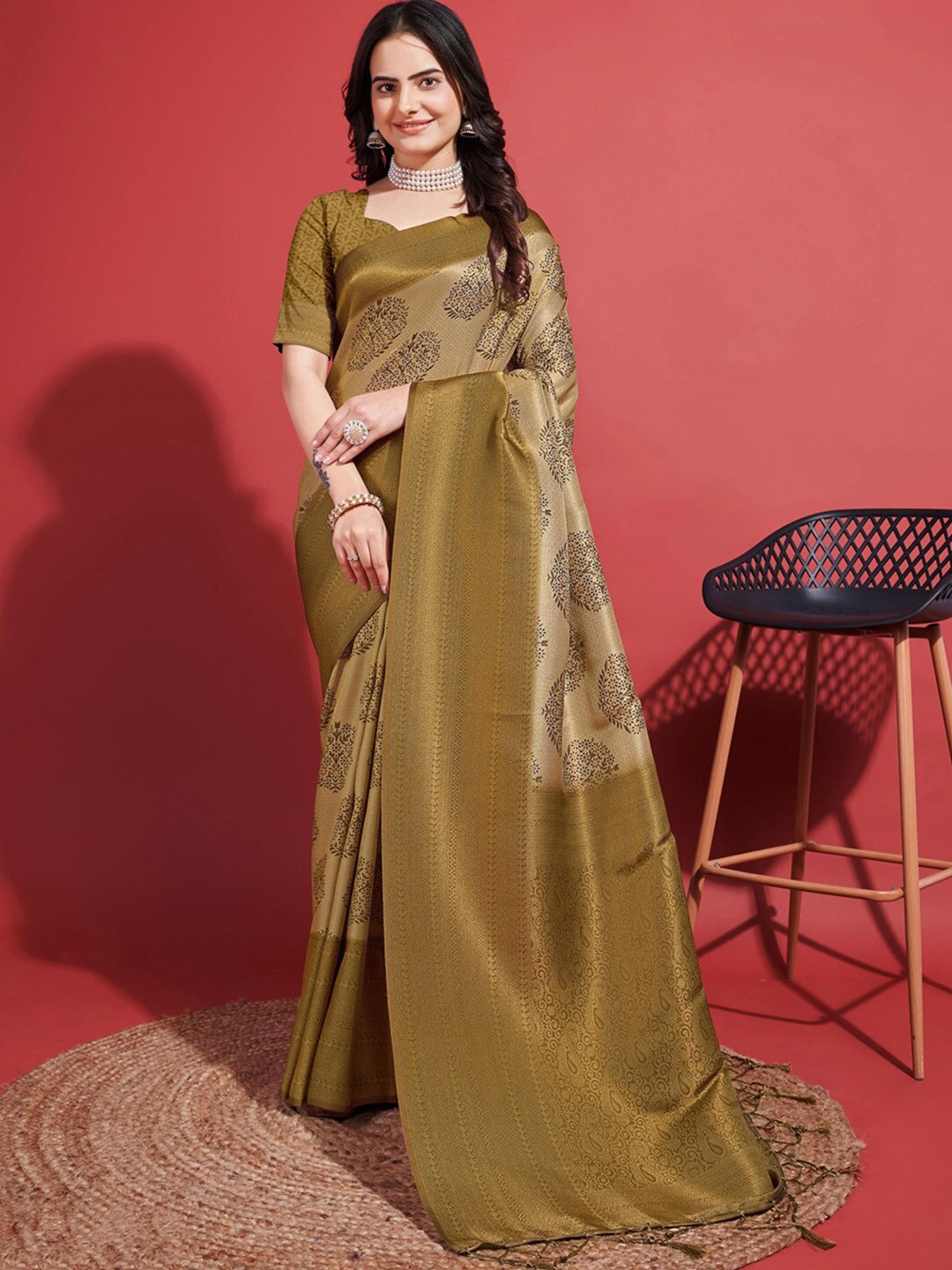 

Mitera Ethnic Motifs Banarasi Zari Saree, Beige