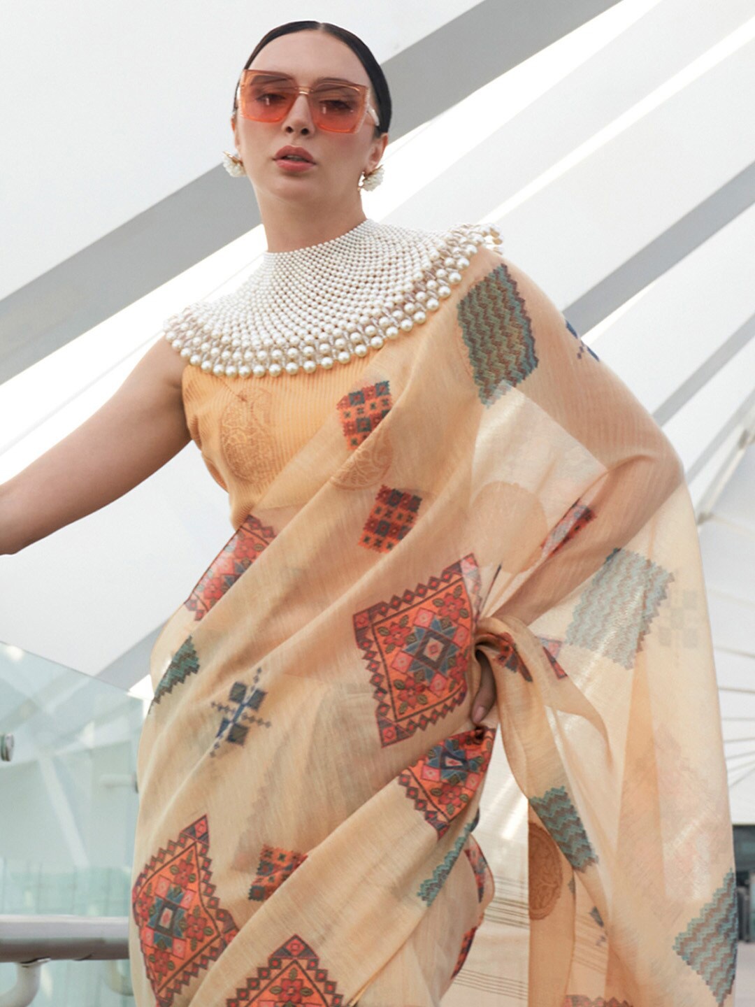 

Mitera Ethnic Motifs Tissue Banarasi Saree, Cream