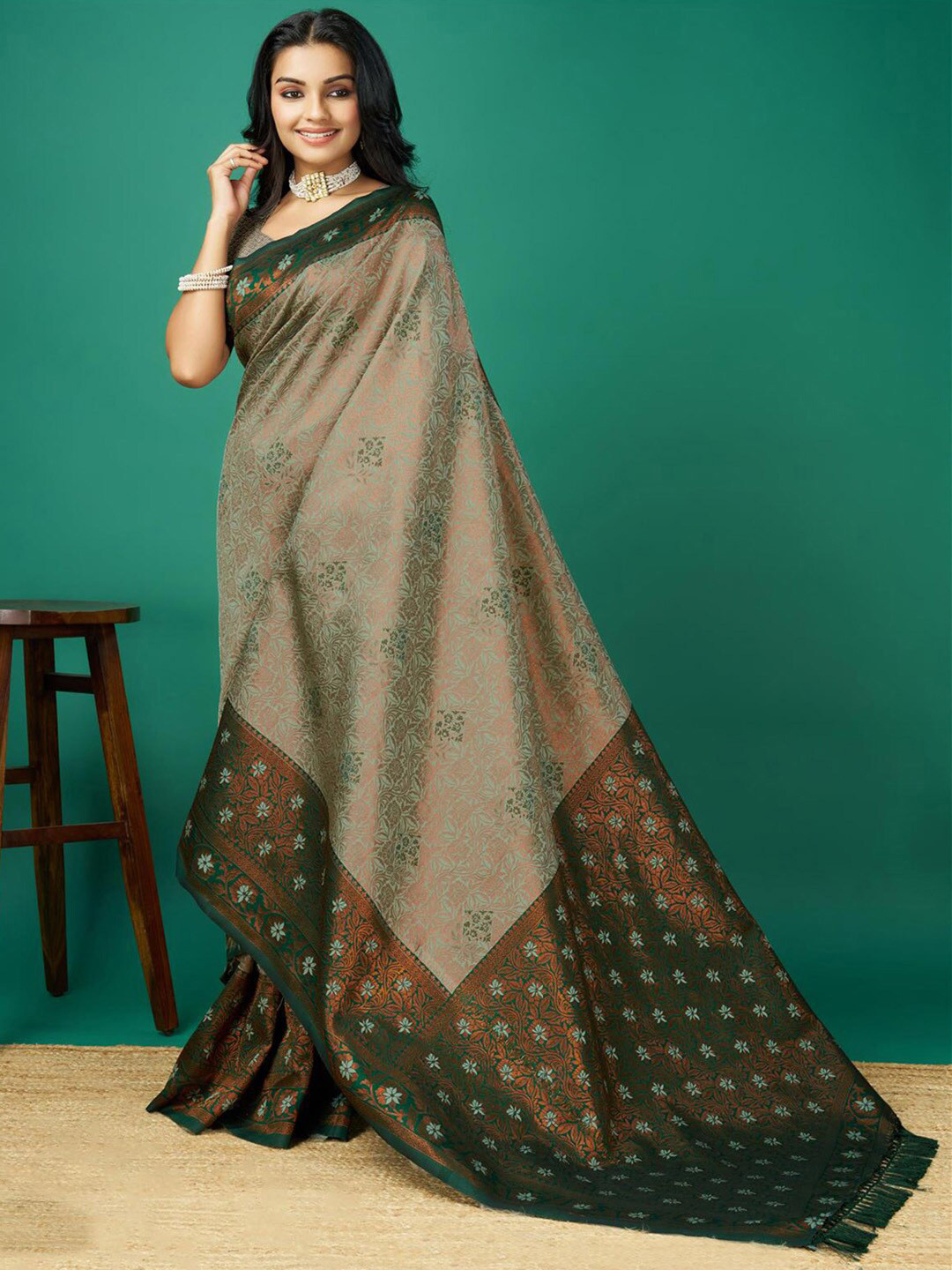 

Mitera Paisley Zari Pure Silk Banarasi Saree, Green