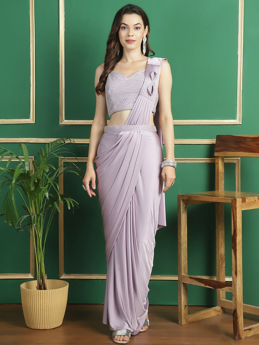 

Grancy Embellished Ready to Wear Saree, Mauve
