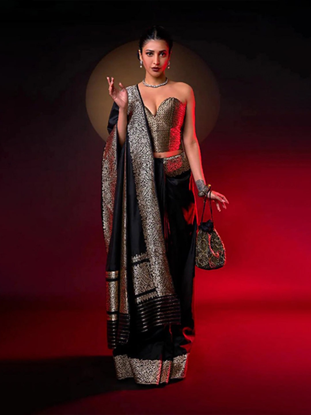 

REALLTREND Woven Design Zari Kanjeevaram Saree, Black