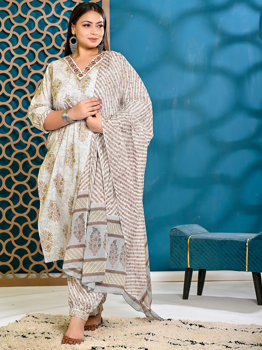 

PUMPUI V Neck Floral Printed Pure Cotton Kurta with Salwar & Dupatta, Grey