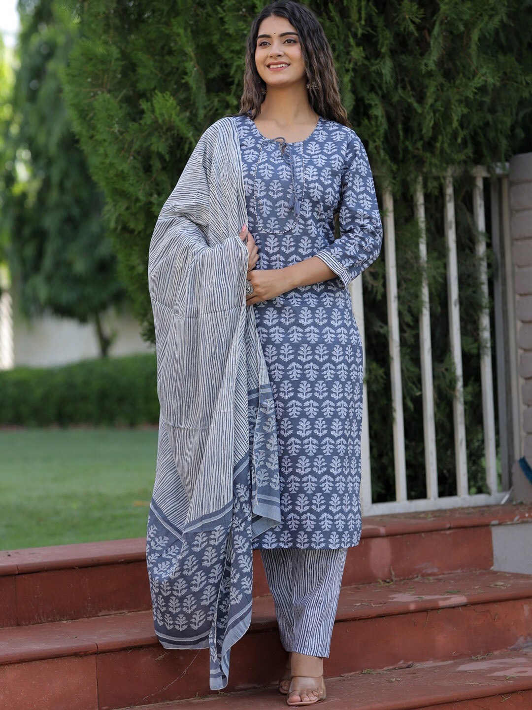 

KALINI Ethnic Motifs Printed Regular Gotta Patti Pure Cotton Kurta with Trousers & Dupatta, Grey