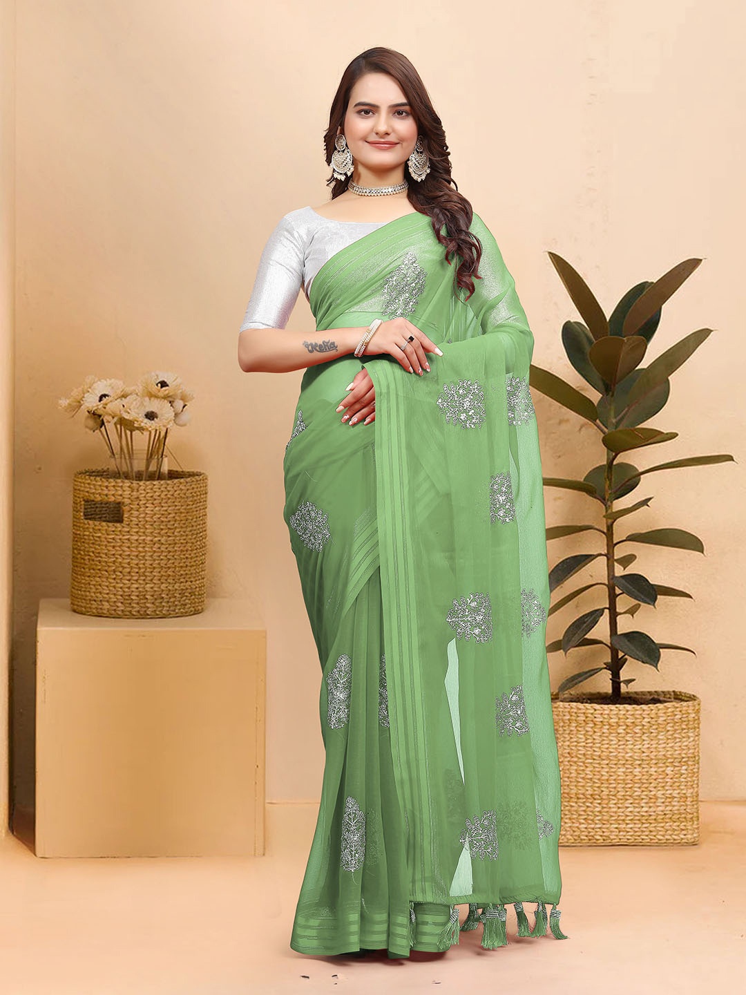 

Celeb Styles Ethnic Motifs Embroidered Pure Chiffon Saree, Green
