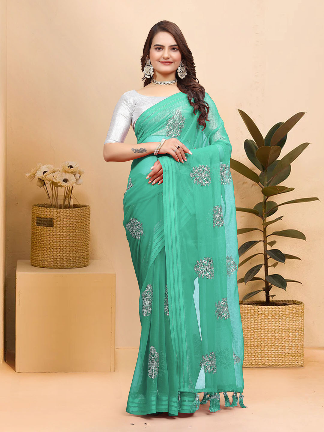 

Celeb Styles Ethnic Motifs Embroidered Saree, Green