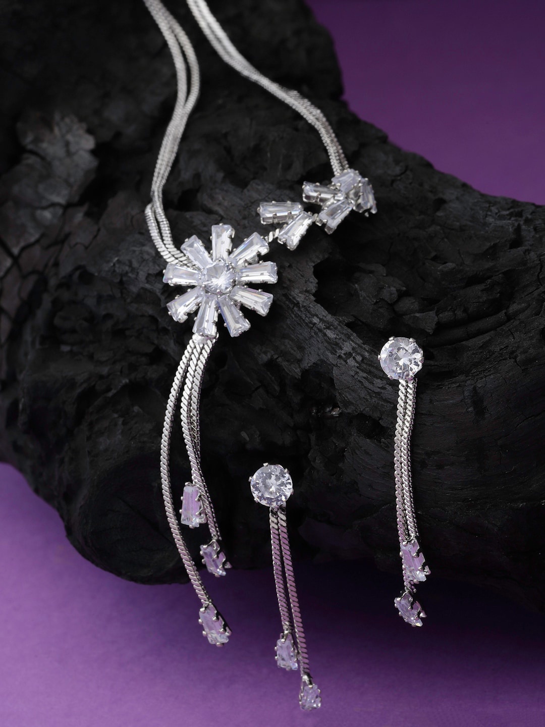

CHUI MUI Sliver-Plated Jerkin Studded Jewellery Set, Silver