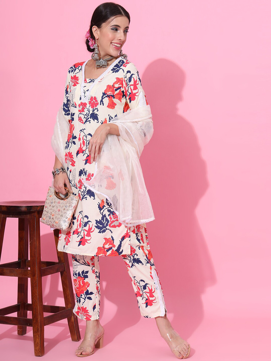 

GULABI LEAF Floral Printed Regular Kurta With Trousers & Dupatta, Cream