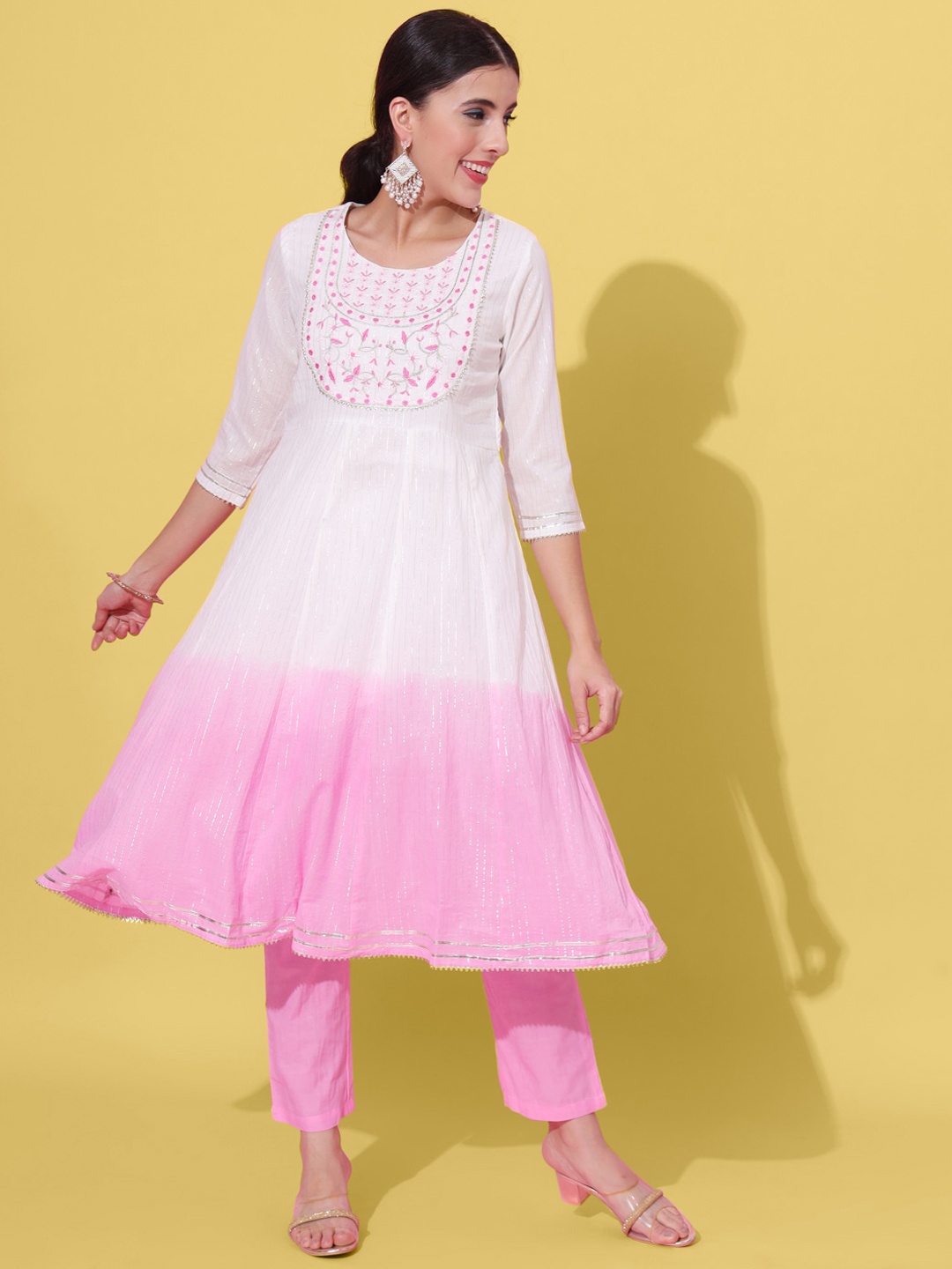 

GULABI LEAF Ethnic Motifs Tie & Dye Embroidered Pure Cotton Kurta With Trousers & Dupatta, Pink