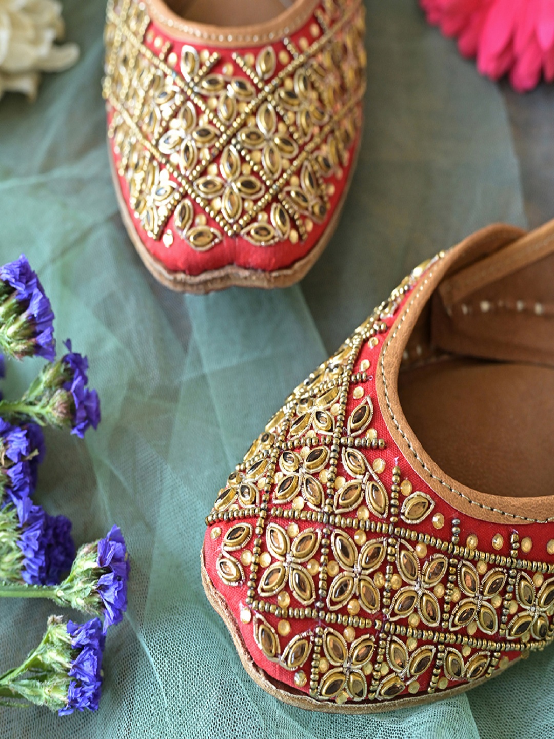 

SCENTRA Embellished Ethnic Mojaris, Red