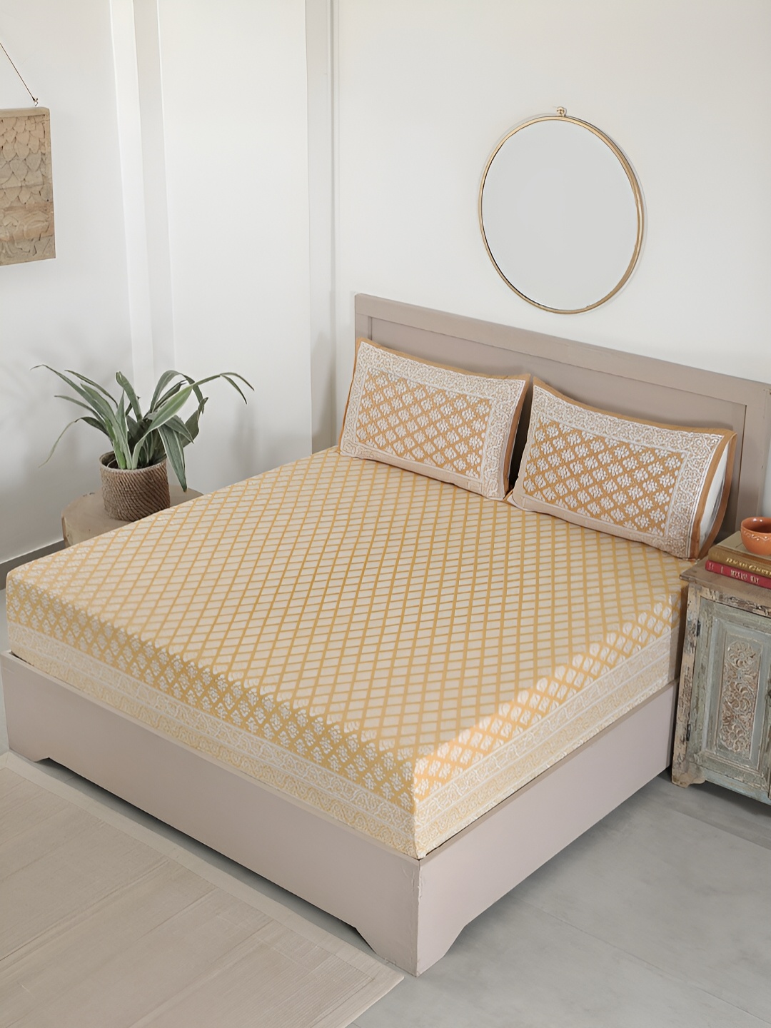 

TARAN LIVING Yellow & White Printed Cotton 130 TC Queen Bedsheet With 2 Pillow Covers