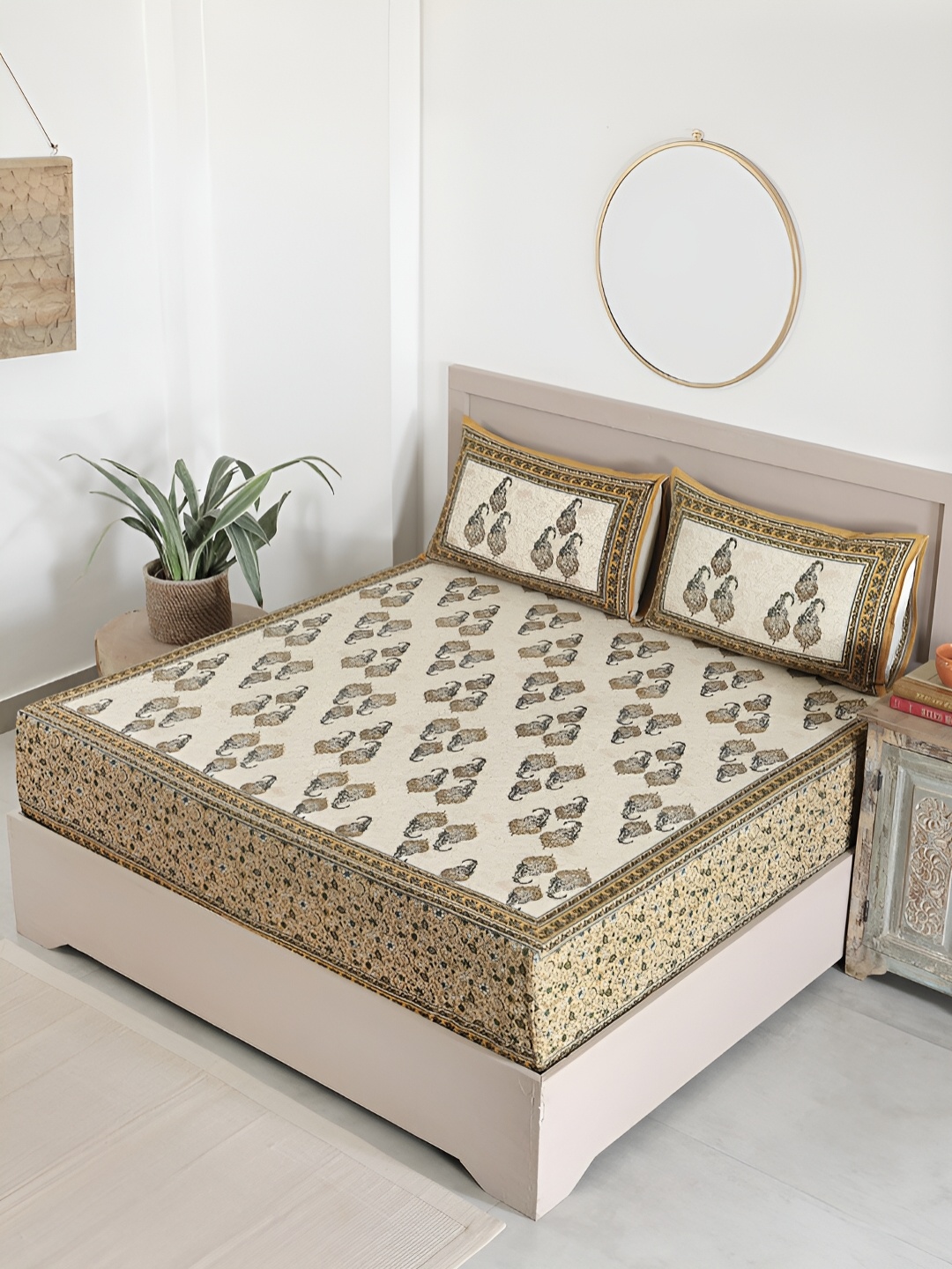 

TARAN LIVING Off White & Brown Floral Cotton 130 TC Queen Bedsheet With 2 Pillow Covers