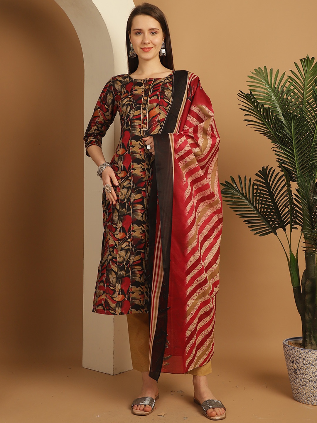 

Rajnandini Round Neck Floral Printed Straight Kurta with Trouser & Dupatta, Black