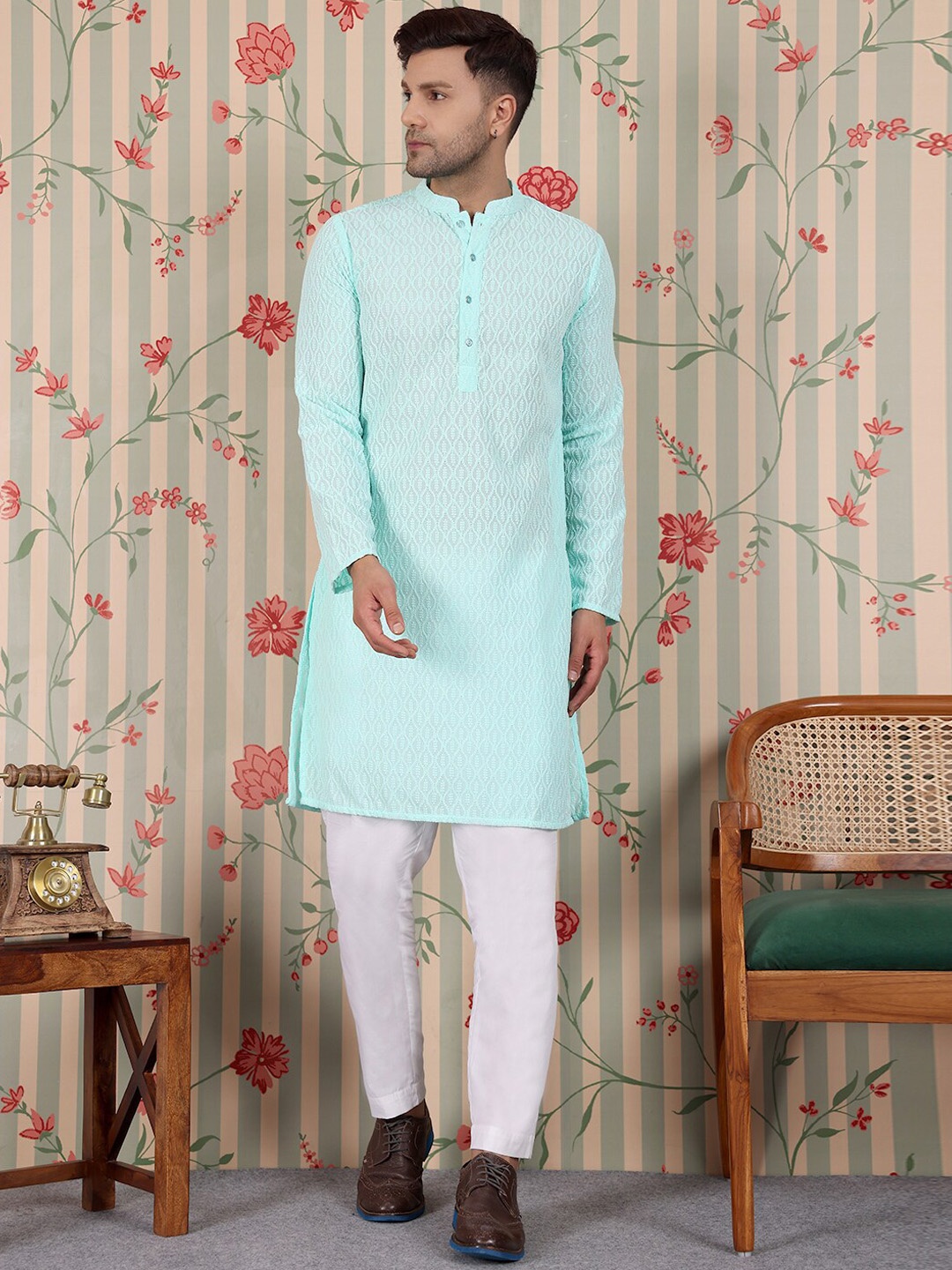 

House of Pataudi Floral Embroidered Mandarin Collar Thread Work Kurta with Trousers, Blue