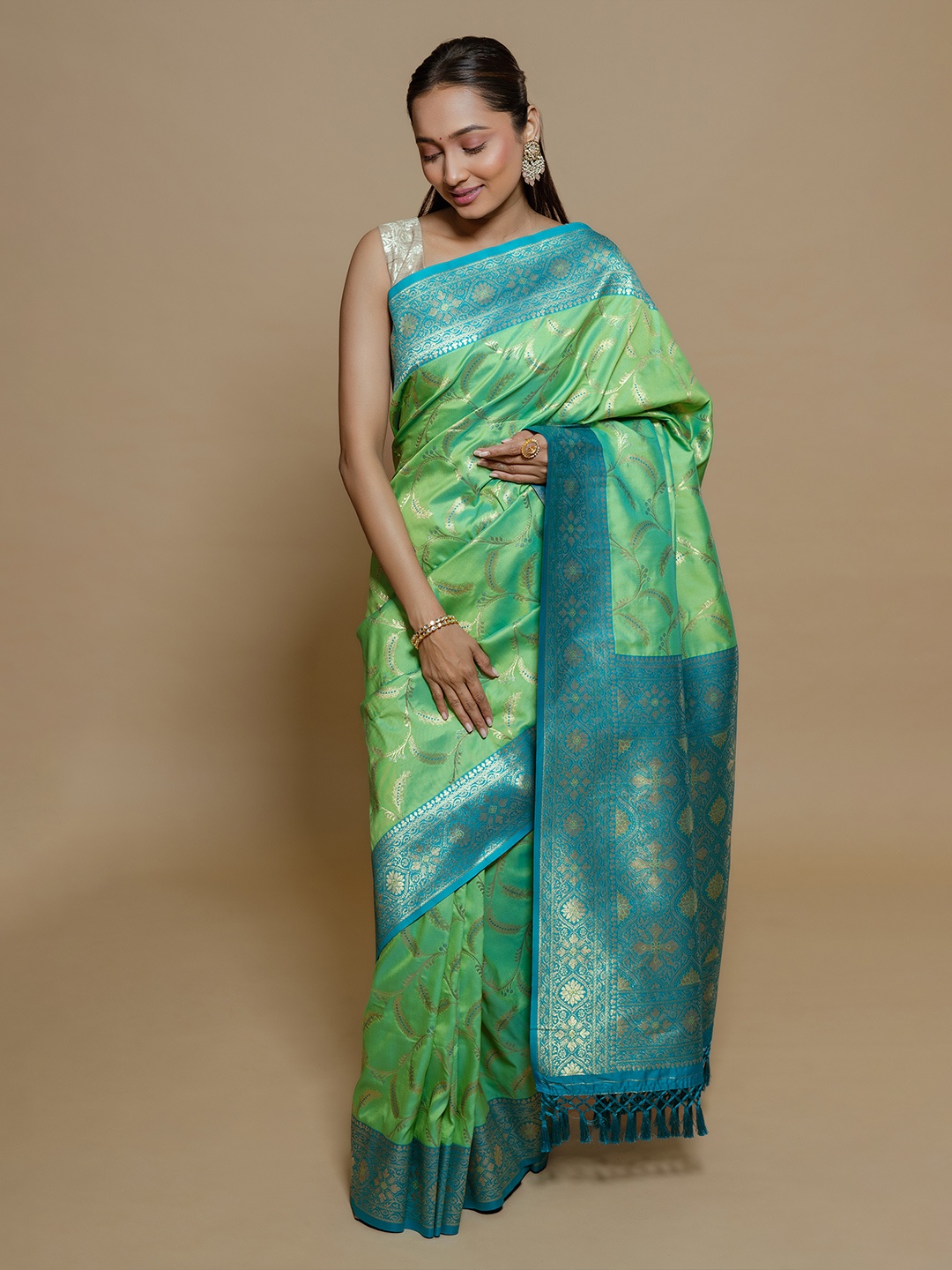 

saree.com Woven Design Zari Art Silk Saree, Green