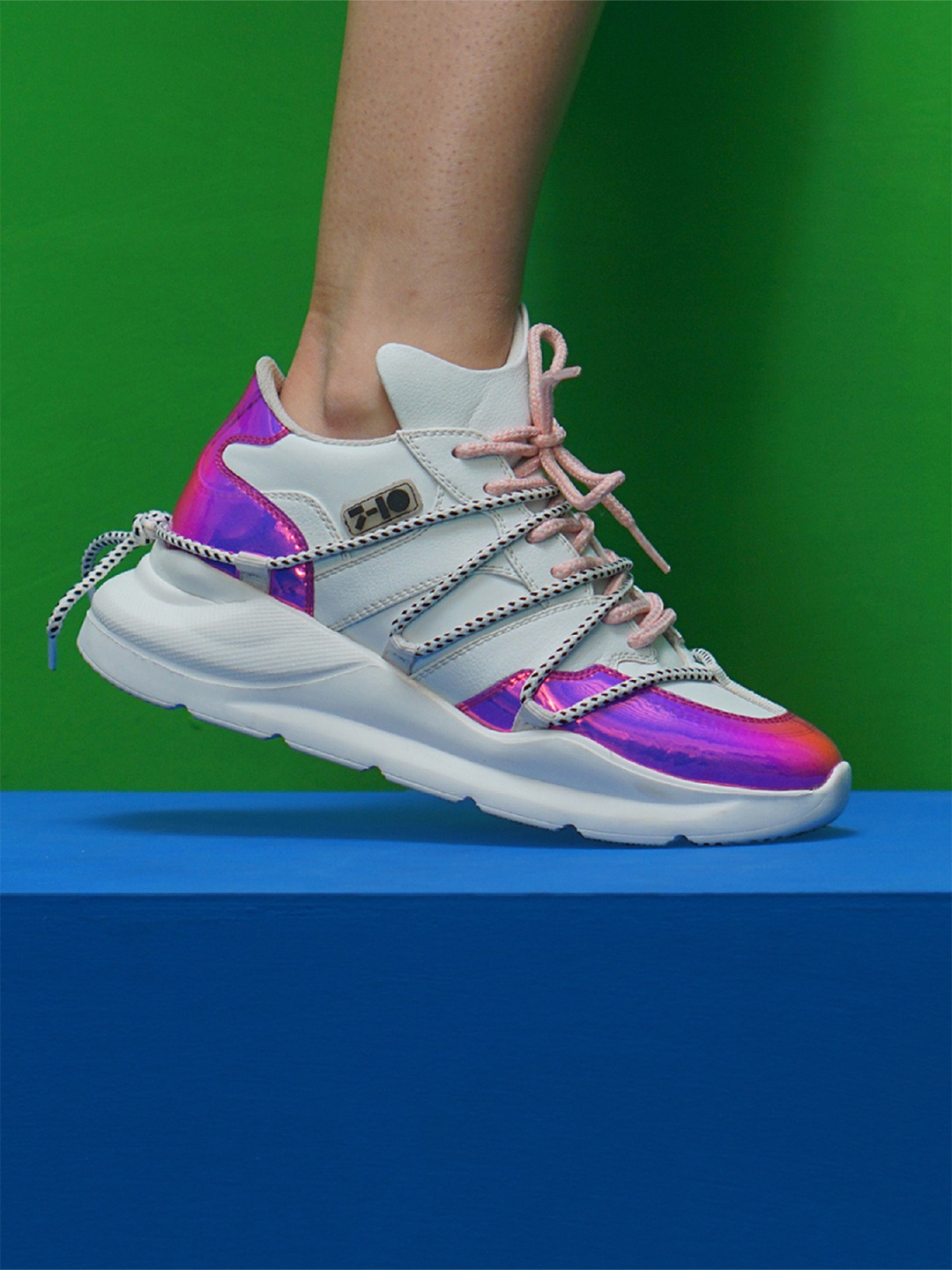 

7-10 Women Colourblocked Round Toe Sneakers, White
