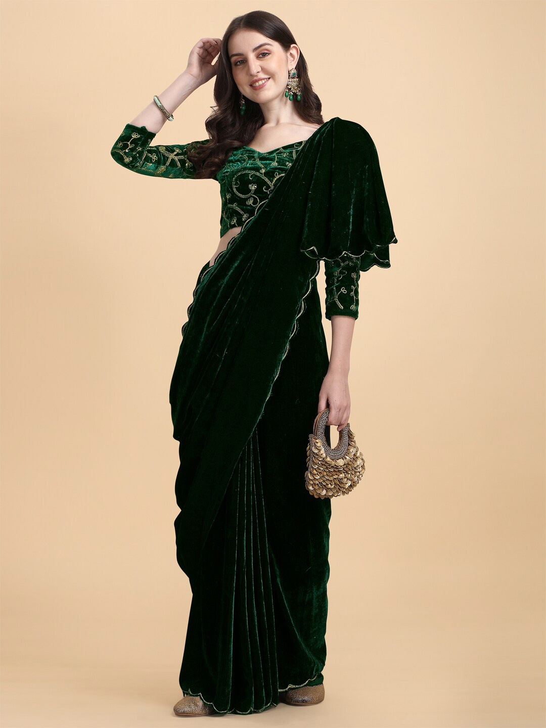 

PMD Fashion Embroidered Velvet Saree, Green