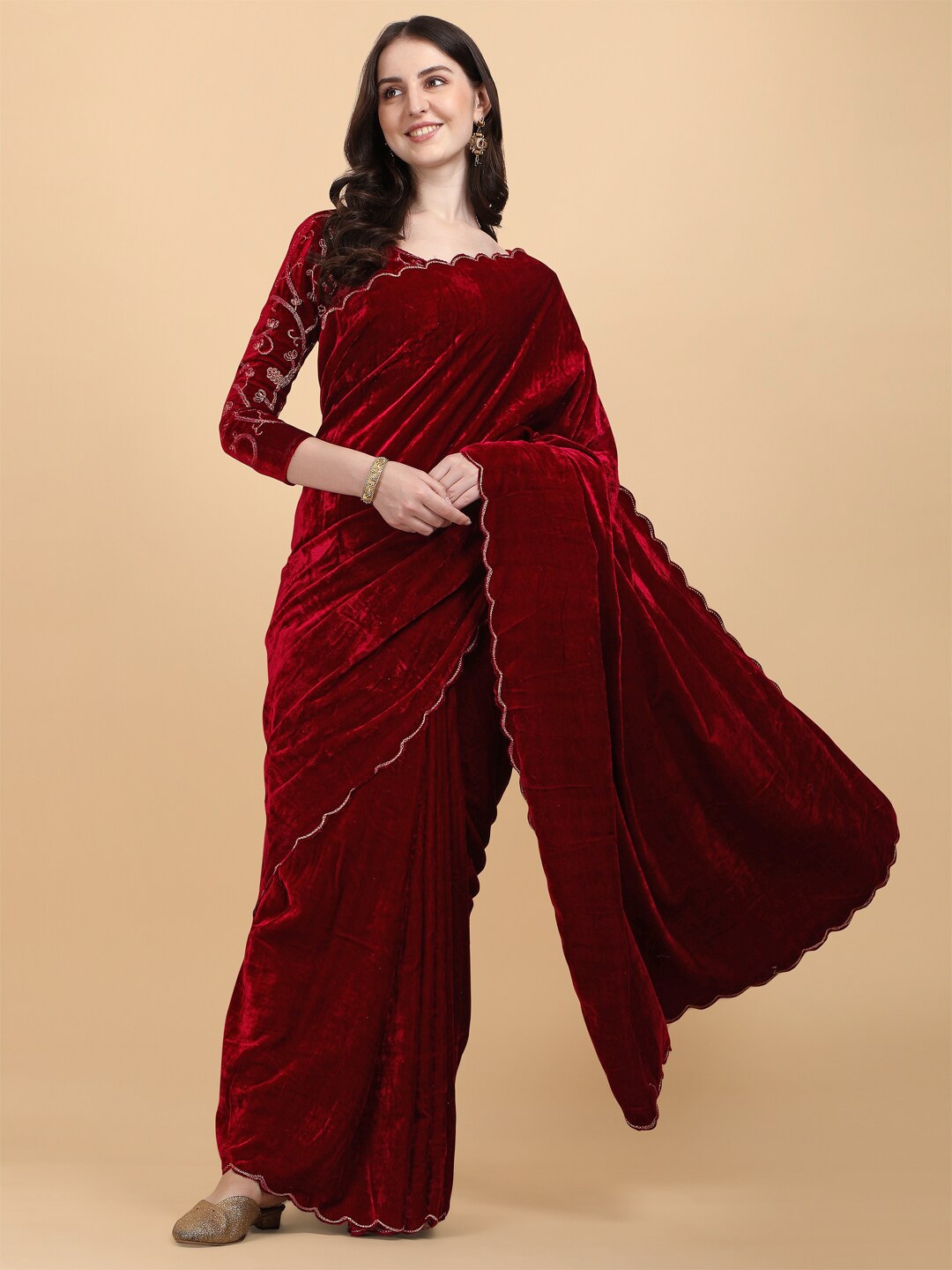 

PMD Fashion Embroidered Velvet Saree, Maroon