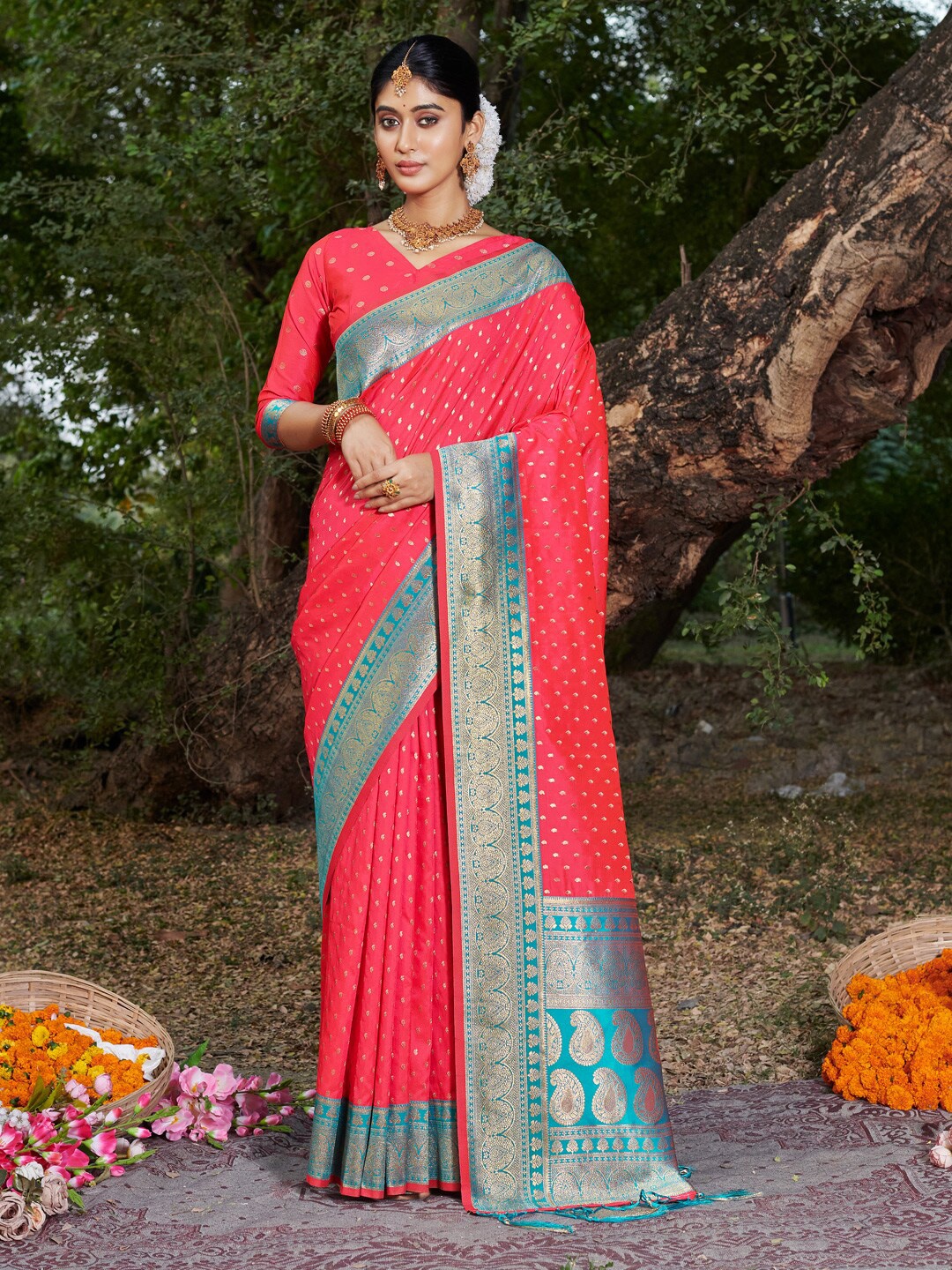 

Mitera Pink Ethnic Motifs Woven Design Zari Silk Blend Banarasi Saree