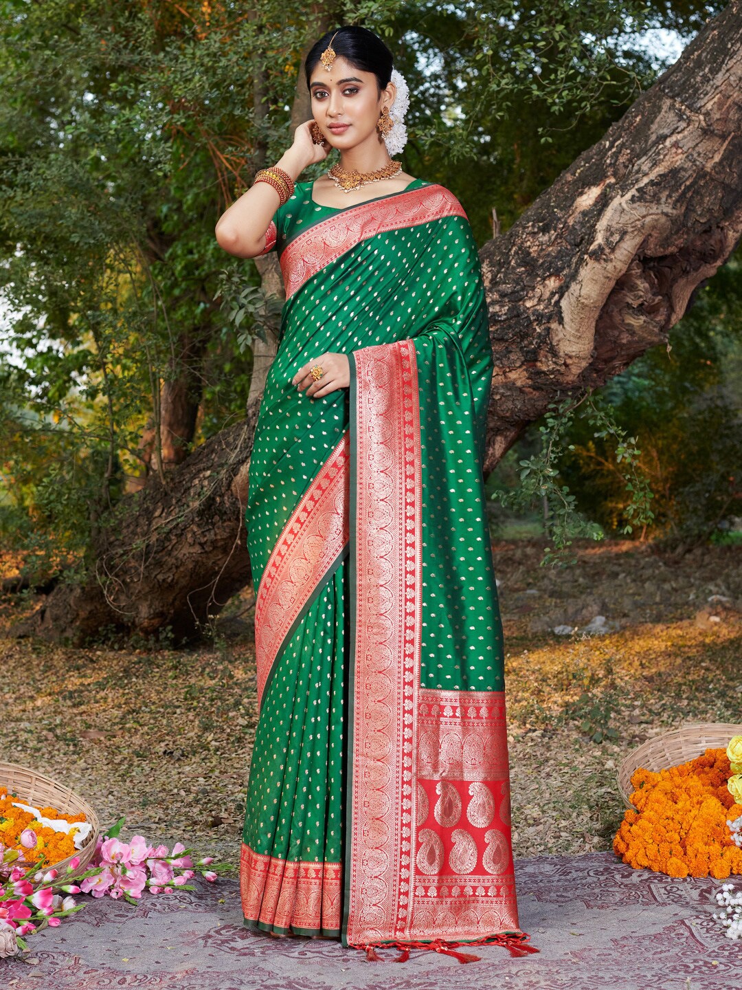 

Mitera Green Ethnic Motifs Woven Design Zari Saree