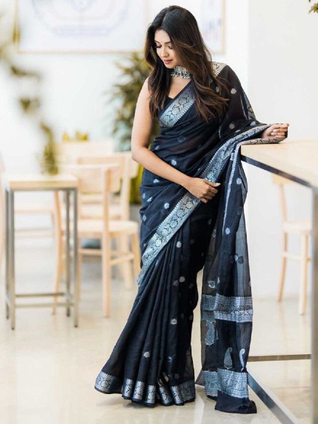 

Flosive Woven Design Zari Art Silk Banarasi Saree, Black