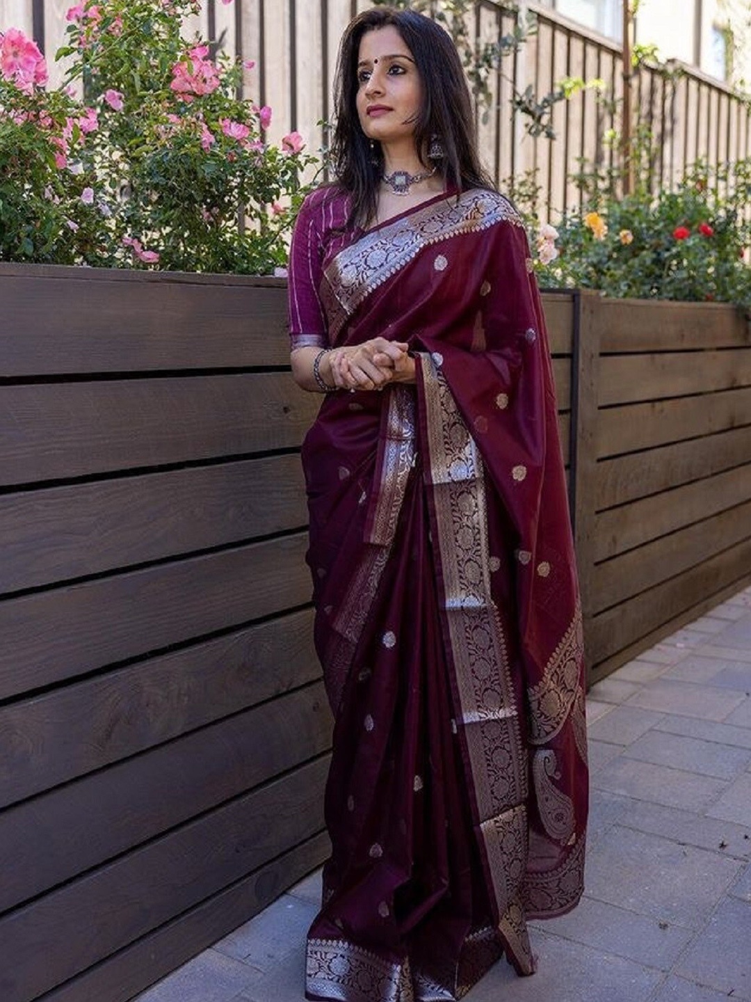 

Flosive Woven Design Zari Art Silk Banarasi Saree, Maroon