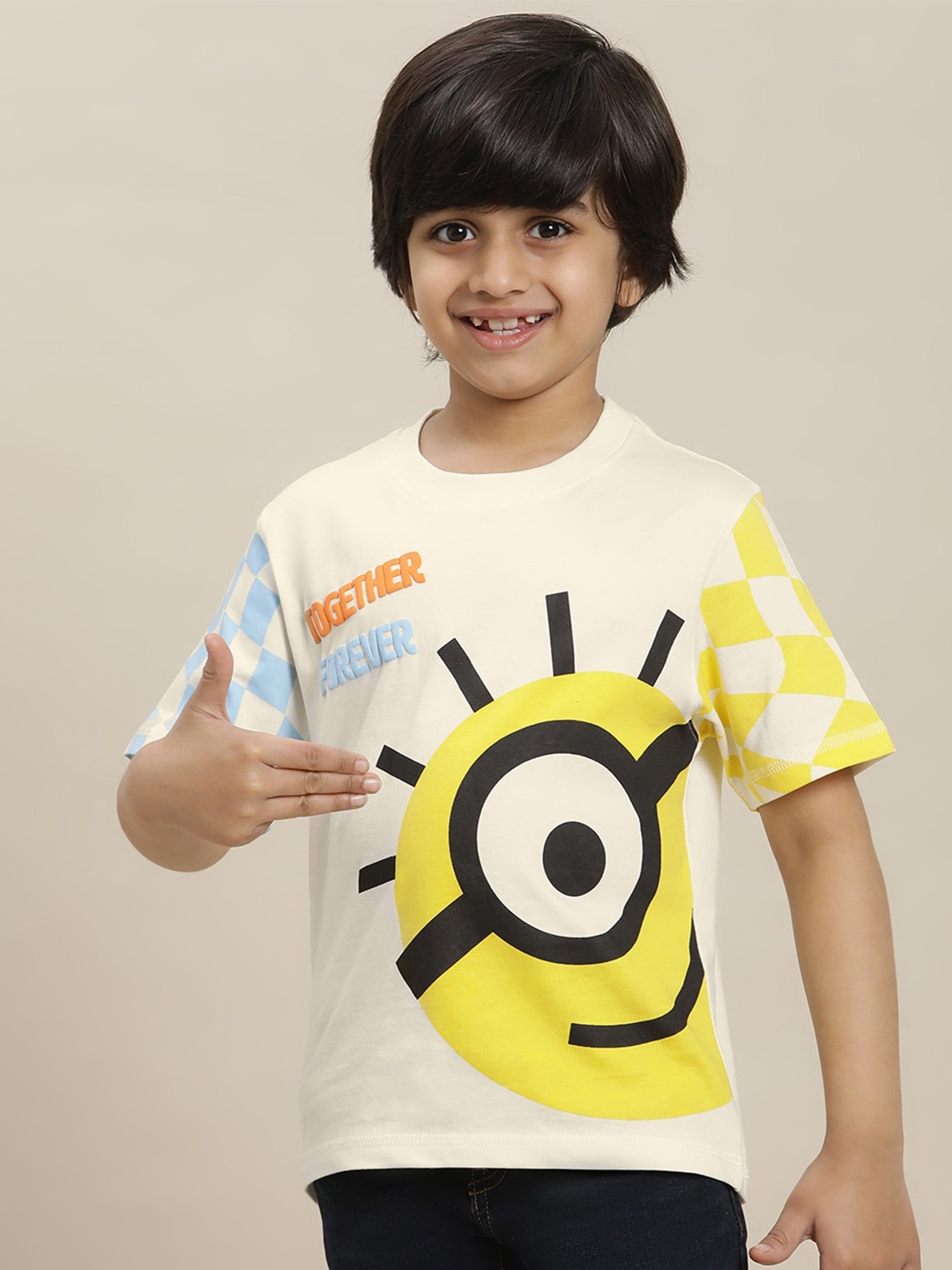 

Kids Ville Boys Minions Printed Round Neck Pure Cotton T-Shirt, White