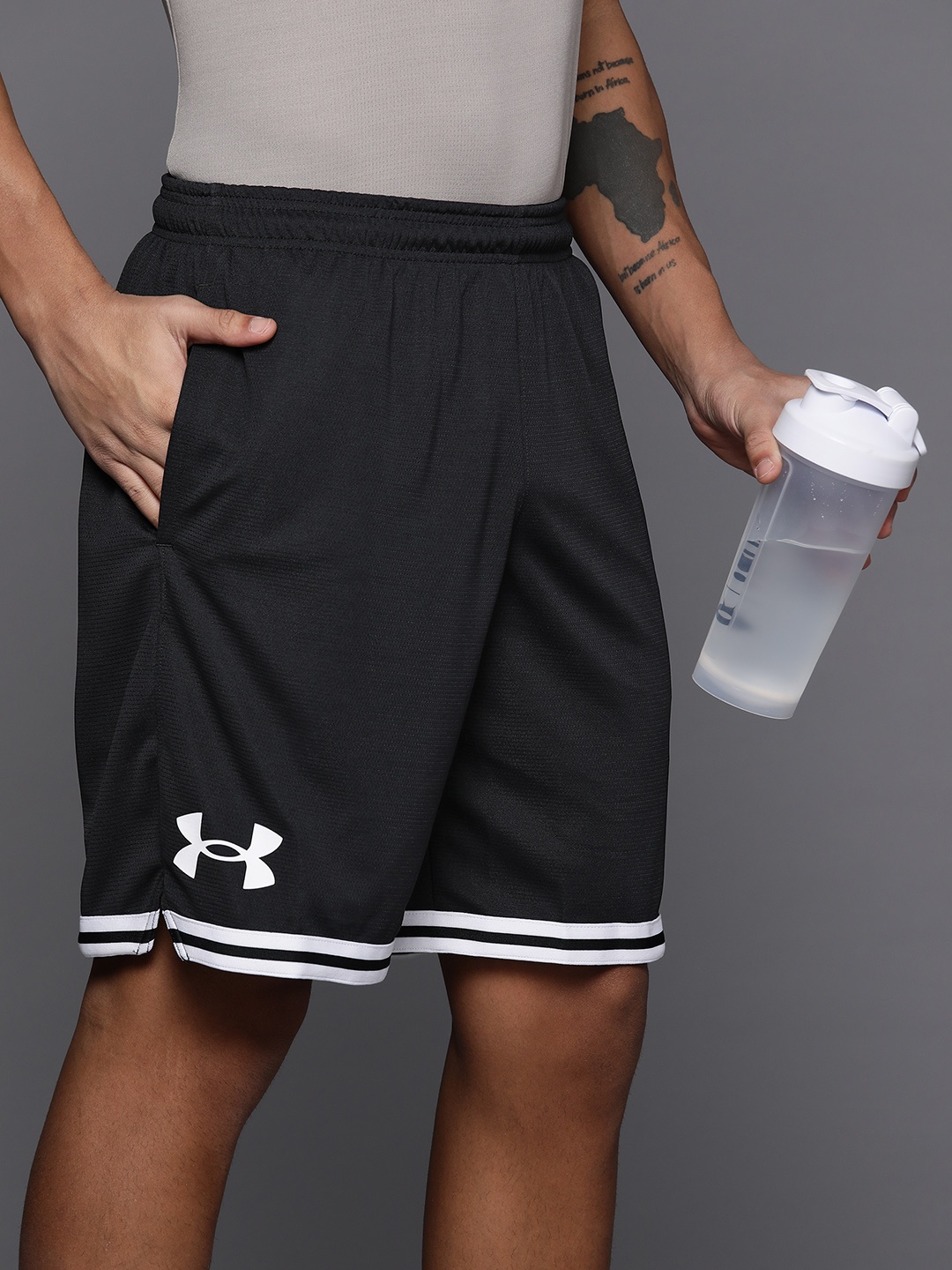 

UNDER ARMOUR Men Perimeter Outdoor Shorts, Black