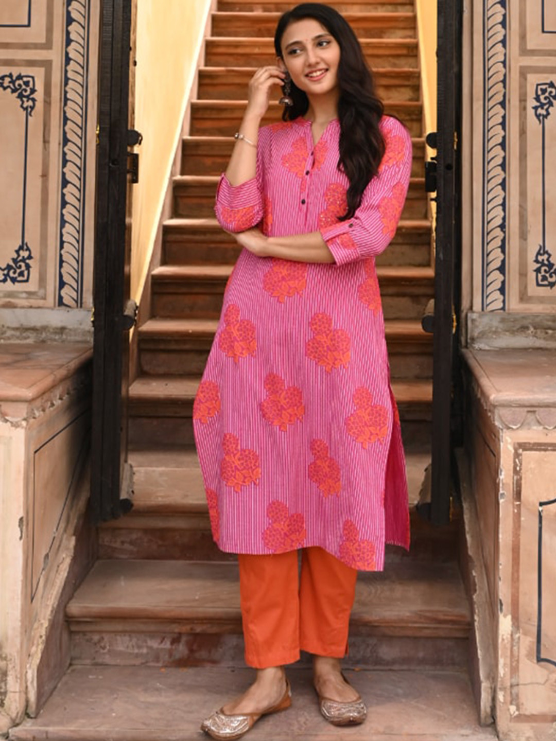 

SAVI Ethnic Motifs Printed Mandarin Collar Straight Kurta, Pink