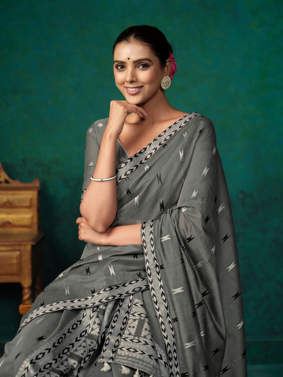 

KALINI Woven Design Assamese Mekhela Chador Saree With Blouse Piece, Grey