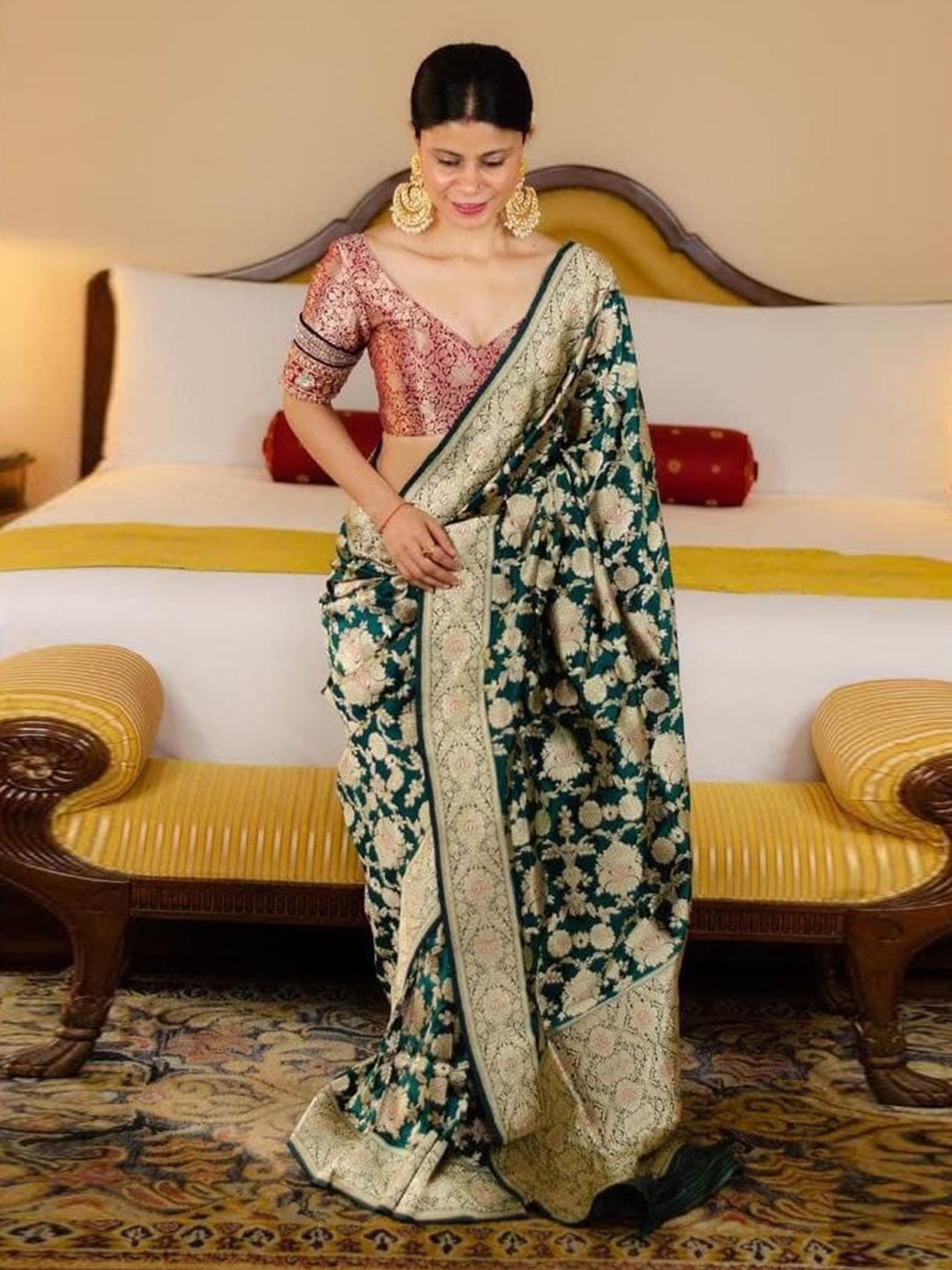 

Naishu Trendz Ethnic Motifs Woven Design Zari Pure Silk Kanjeevaram Saree, Green