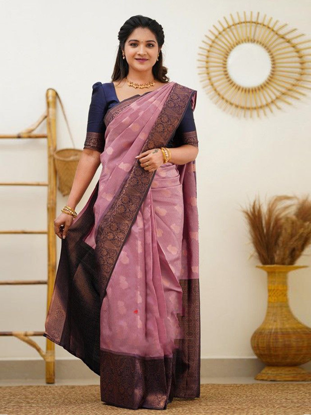 

Naishu Trendz Woven Design Zari Pure Silk Kanjeevaram Saree, Pink