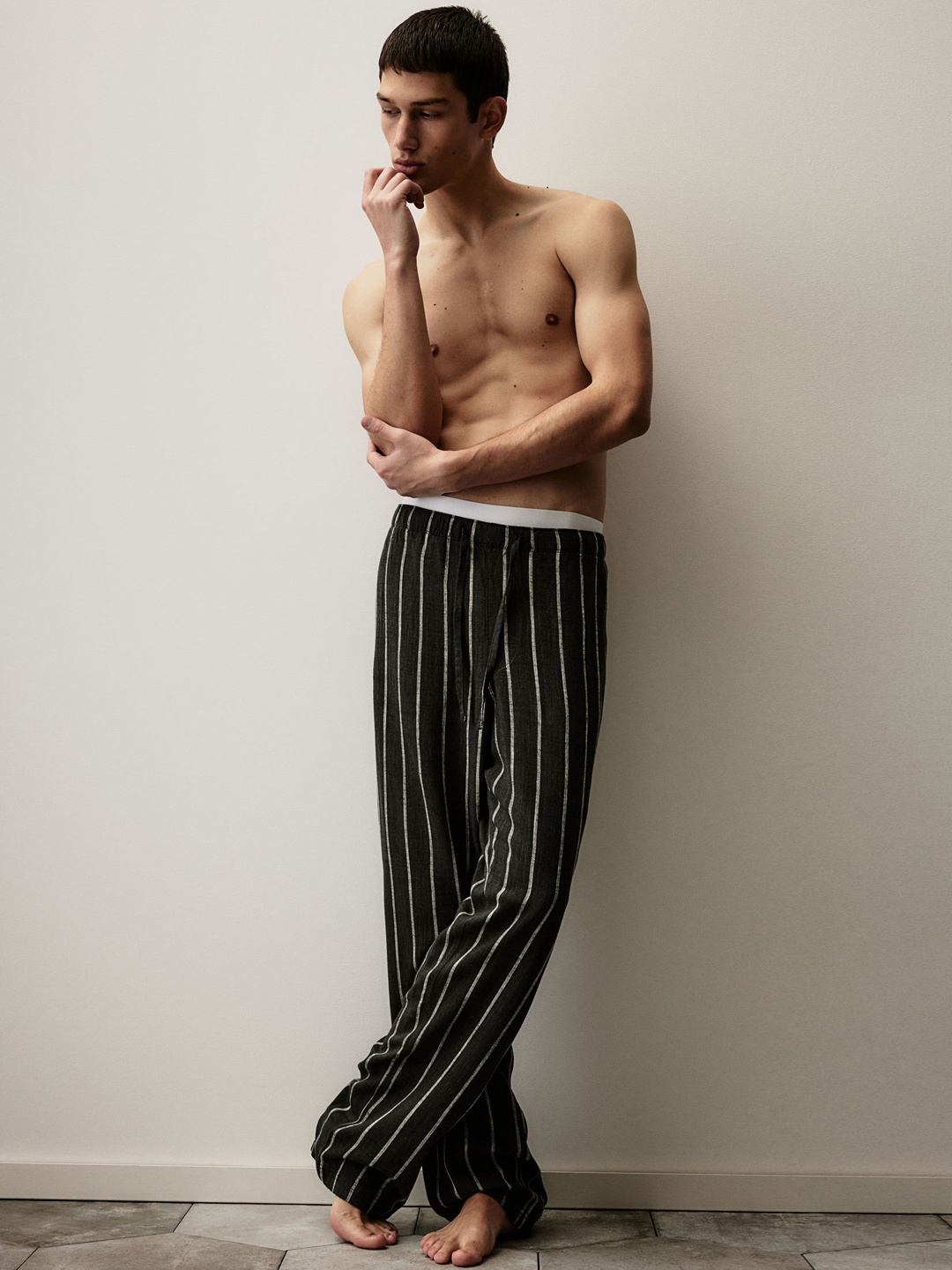

H&M Men Relaxed Fit Linen-Blend Trousers, Black