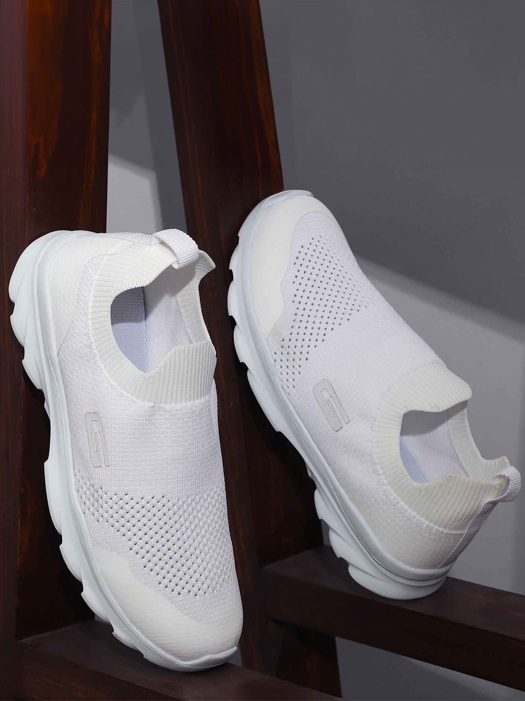 

Goldstar Women Mesh Walking Shoes, White