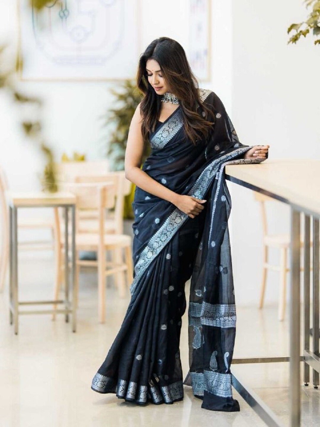 

ESOMIC EXPORT Ethnic Motifs Woven Design Zari Art Silk Banarasi Saree, Black