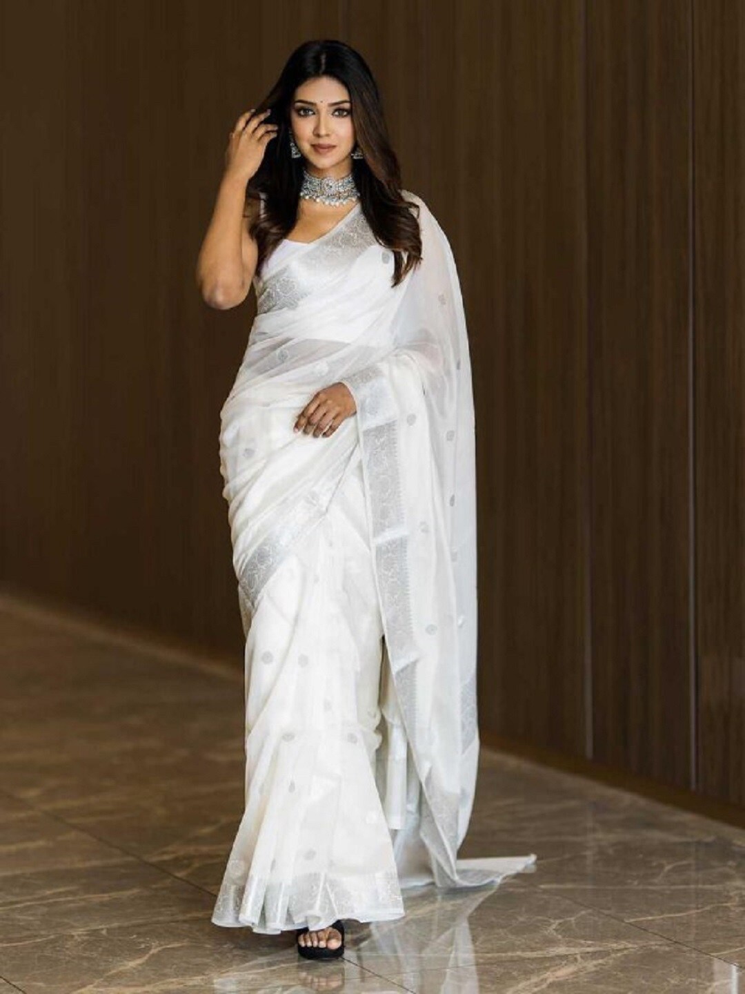 

ESOMIC EXPORT Woven Design Zari Art Silk Banarasi Saree, White